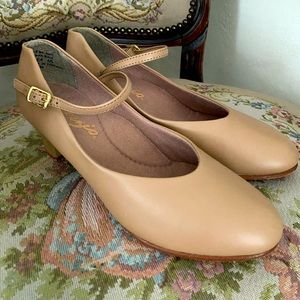 Capezio Jr. Footlight Character shoes 7.5